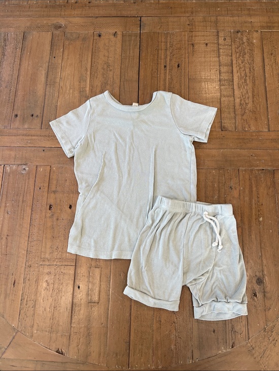 Childhoods Clothing Other - Childhoods mint ribbed short sleeve tee and shorts set 5T made in the USA